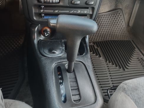 Used 1999 Saturn S-Series SC2 image 32