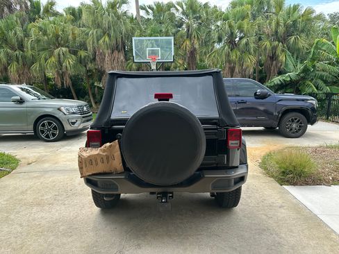 Used 2016 Jeep Wrangler Sahara AWD/4WD image 8