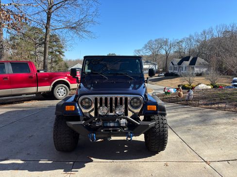 Used 2004 Jeep Wrangler 4WD image 2