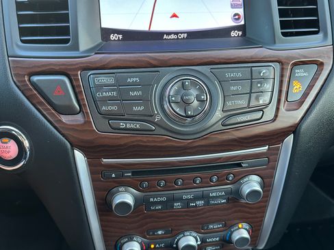 Used 2018 Nissan Pathfinder Platinum AWD/4WD image 13