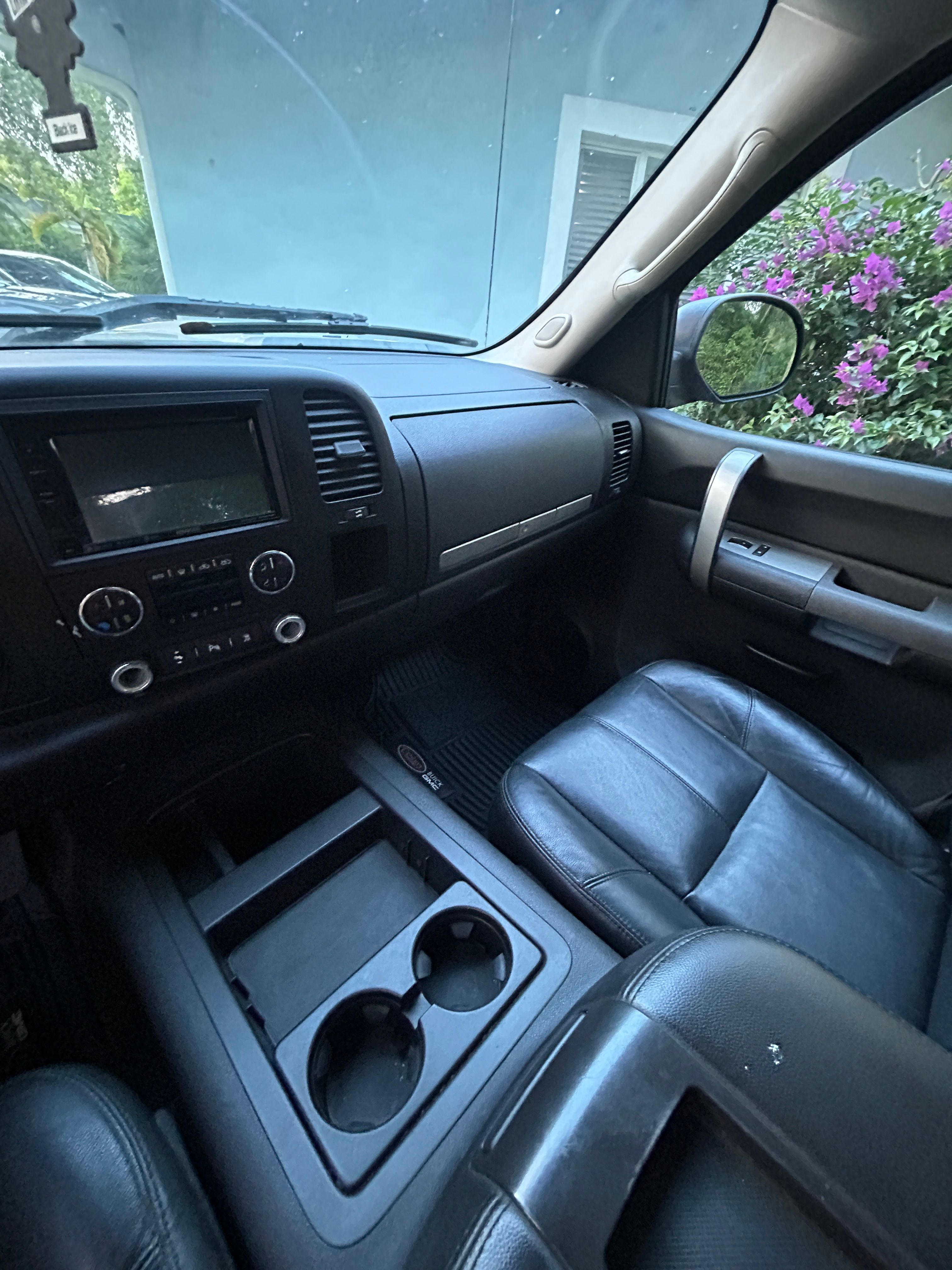 Used 2009 Chevrolet Silverado 2500 LT w/ Exterior Plus Package AWD/4WD image 10