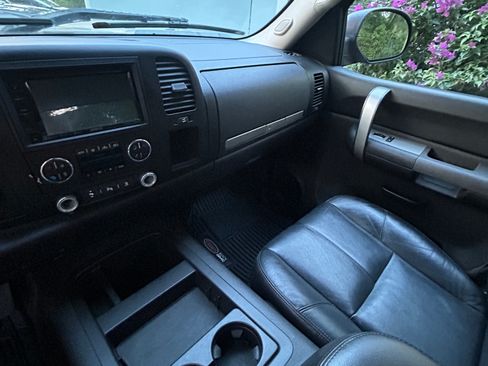 Used 2009 Chevrolet Silverado 2500 LT w/ Exterior Plus Package image 12