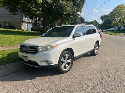 Used 2012 Toyota Highlander SE w/ Tow Pkg