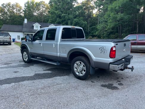 Used 2012 Ford F250 Lariat w/ Lariat Ultimate Pkg AWD/4WD image 2