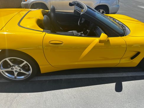 Used 2002 Chevrolet Corvette Convertible w/ Preferred Equipment Group2 image 10