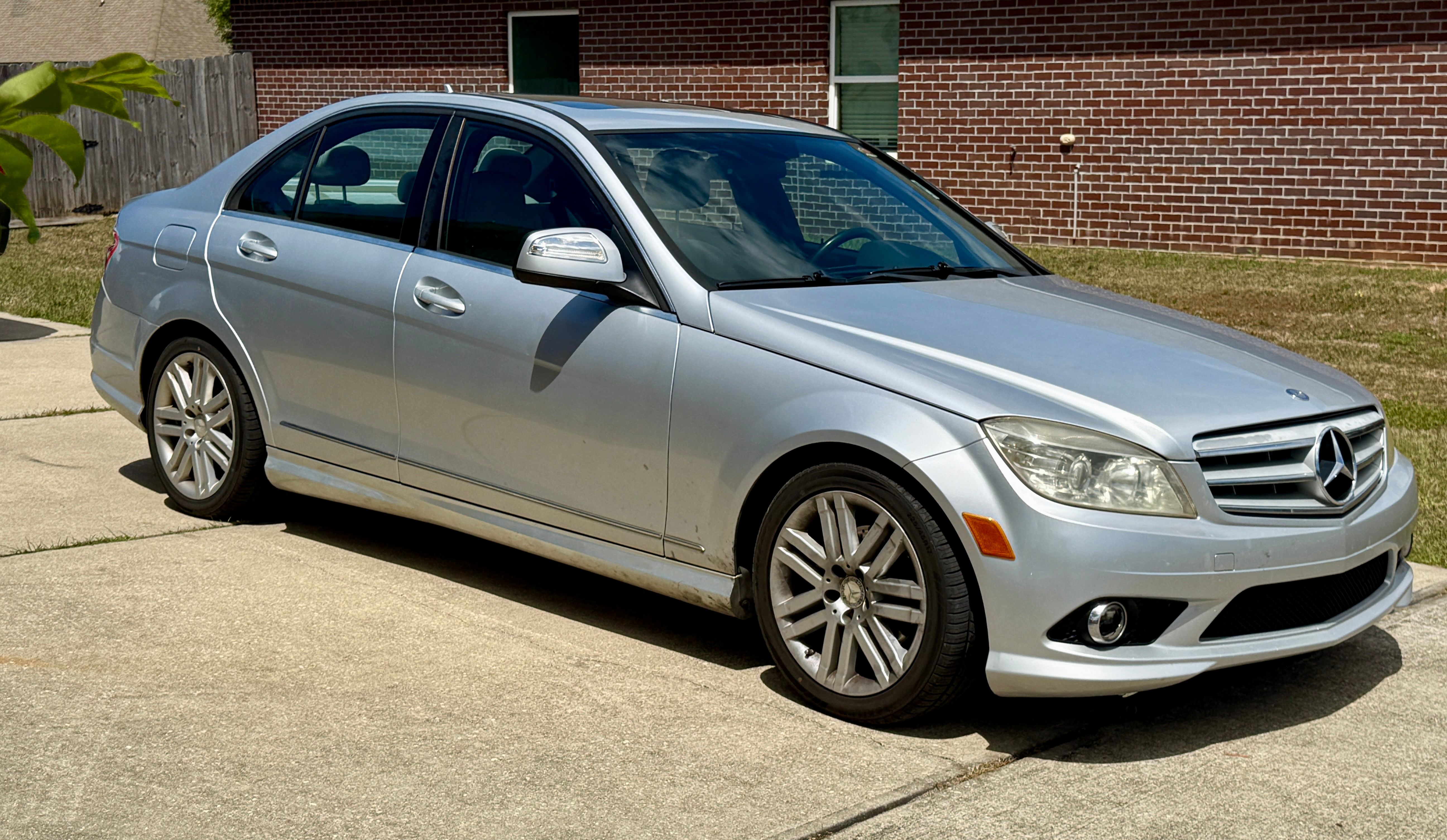 Used 2009 Mercedes-Benz C 300 Sedan image 4