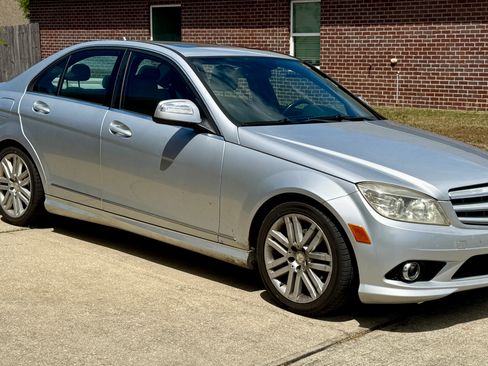 Used 2009 Mercedes-Benz C 300 Sedan image 4