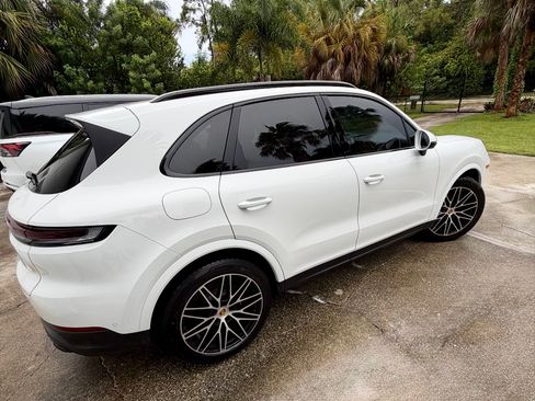 Used 2024 Porsche Cayenne AWD/4WD image 9
