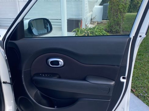 Used 2015 Kia Soul image 12