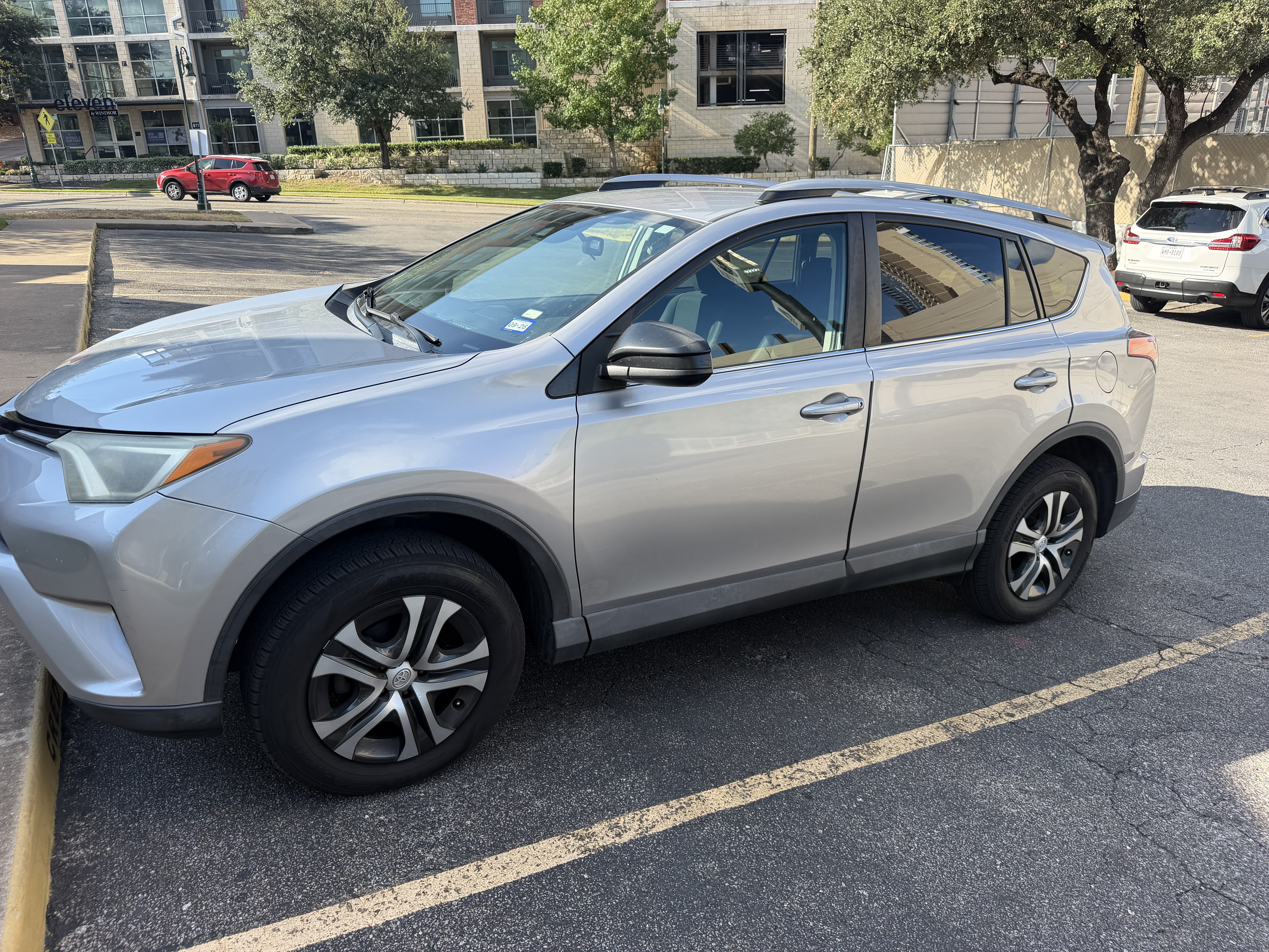 Used 2017 Toyota RAV4 LE FWD image 1