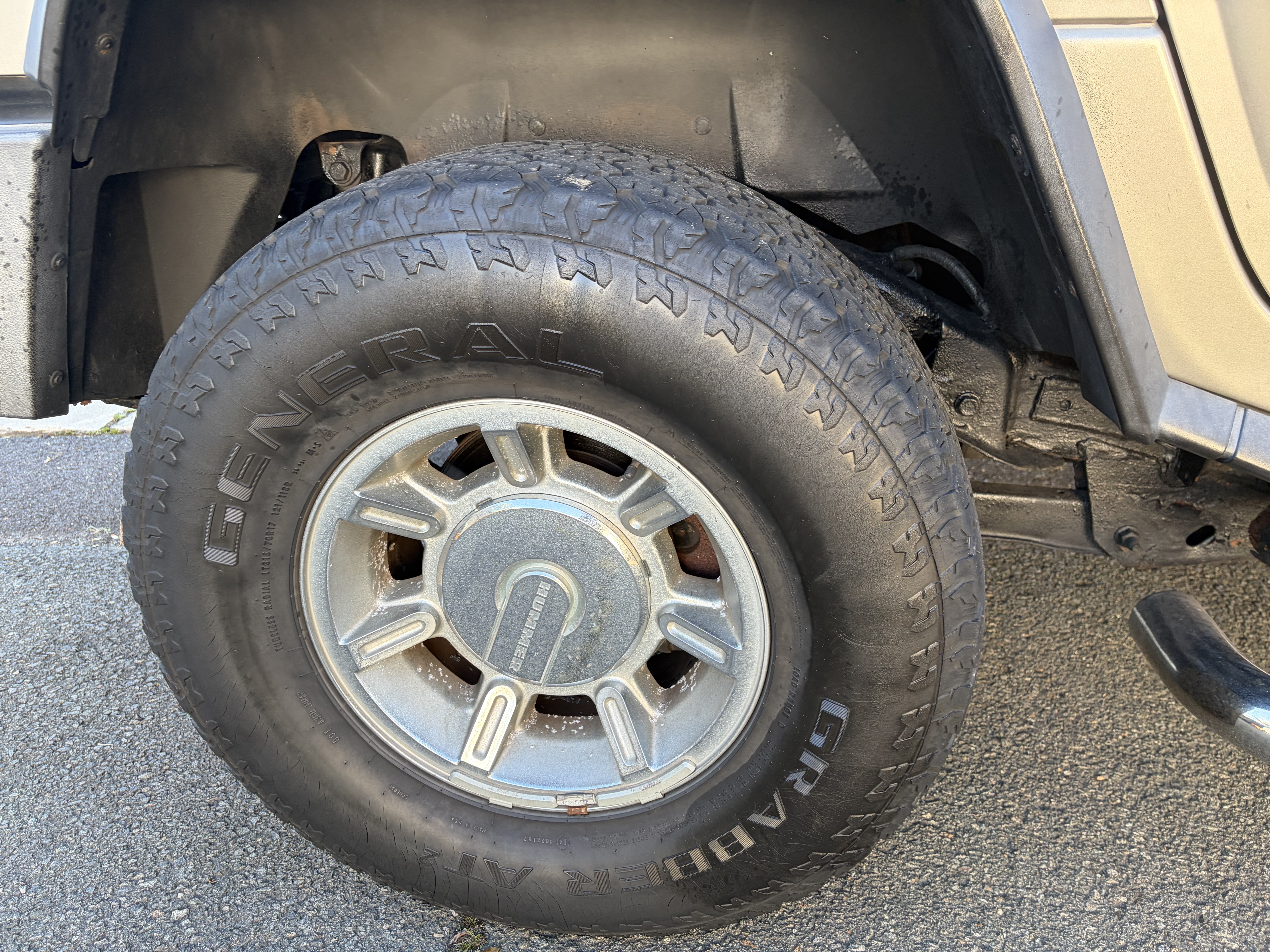 Used 2005 HUMMER H2 w/ Preferred Equipment Group AWD/4WD image 18