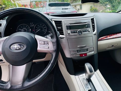 Used 2011 Subaru Outback 2.5i Limited w/ PWR Moonroof Pkg AWD/4WD image 8
