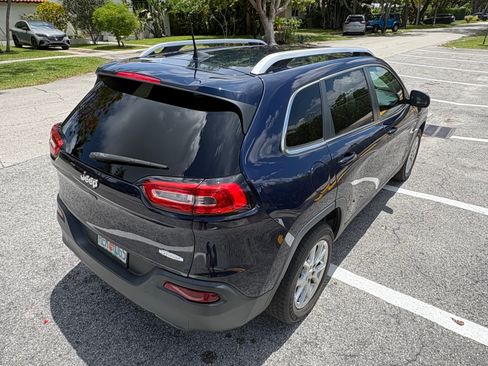 Used 2016 Jeep Cherokee Latitude FWD image 8