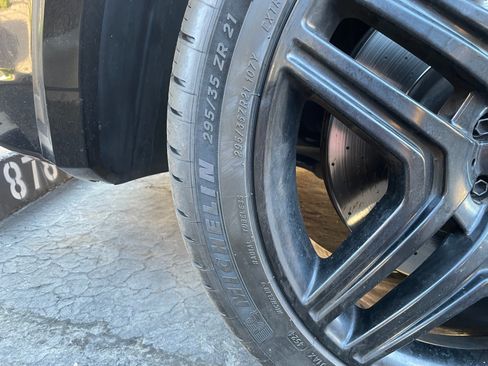 Used 2011 Mercedes-Benz ML 63 AMG 4MATIC image 31