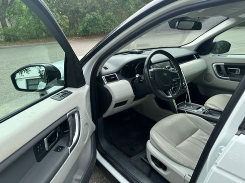 Used 2019 Land Rover Discovery Sport HSE image 17