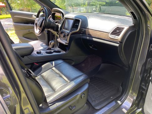 Used 2017 Jeep Grand Cherokee Overland AWD/4WD image 15