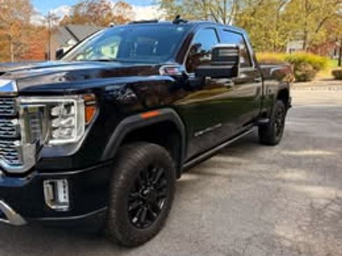 Used 2021 GMC Sierra 2500 Denali w/ Denali Black Diamond Edition image 4