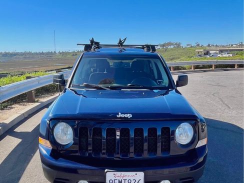Used 2014 Jeep Patriot Latitude w/ Sun/Sound Group AWD/4WD image 2
