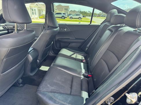 Used 2017 Honda Accord Sport image 13