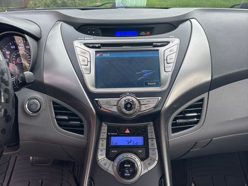 Used 2013 Hyundai Elantra Limited w/ Technology Pkg FWD image 9