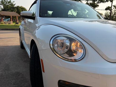Used 2015 Volkswagen Beetle 1.8T FWD image 11