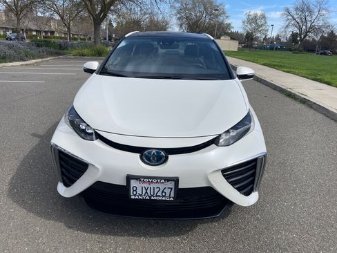 Used 2019 Toyota Mirai image 4