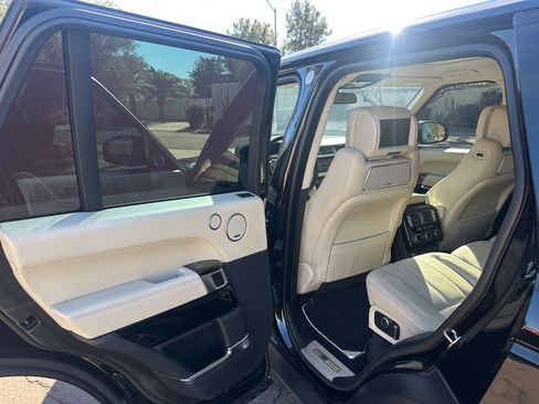 Used 2016 Land Rover Range Rover Autobiography image 13