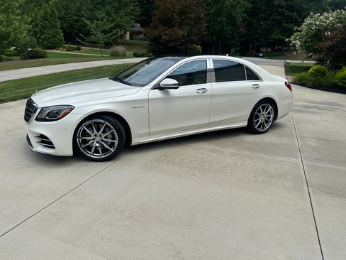 Used 2019 Mercedes-Benz S 560 Sedan image 2