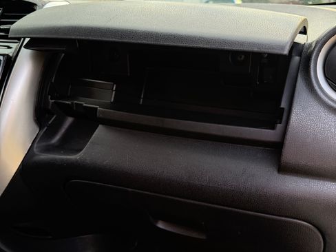Used 2015 Nissan Versa Note SV FWD image 13