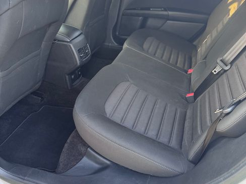 Used 2017 Ford Fusion SE FWD image 10