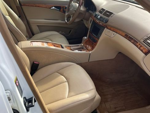 Used 2009 Mercedes-Benz E 350 4MATIC Sedan image 10
