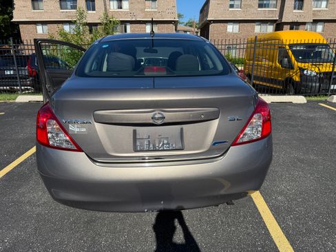 Used 2012 Nissan Versa SV FWD image 14