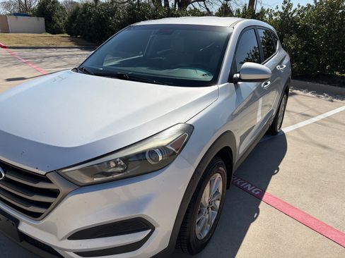 Used 2016 Hyundai Tucson SE image 1