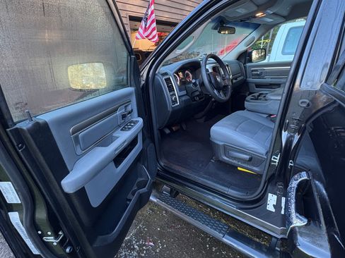 Used 2017 RAM 1500 Classic SLT image 6