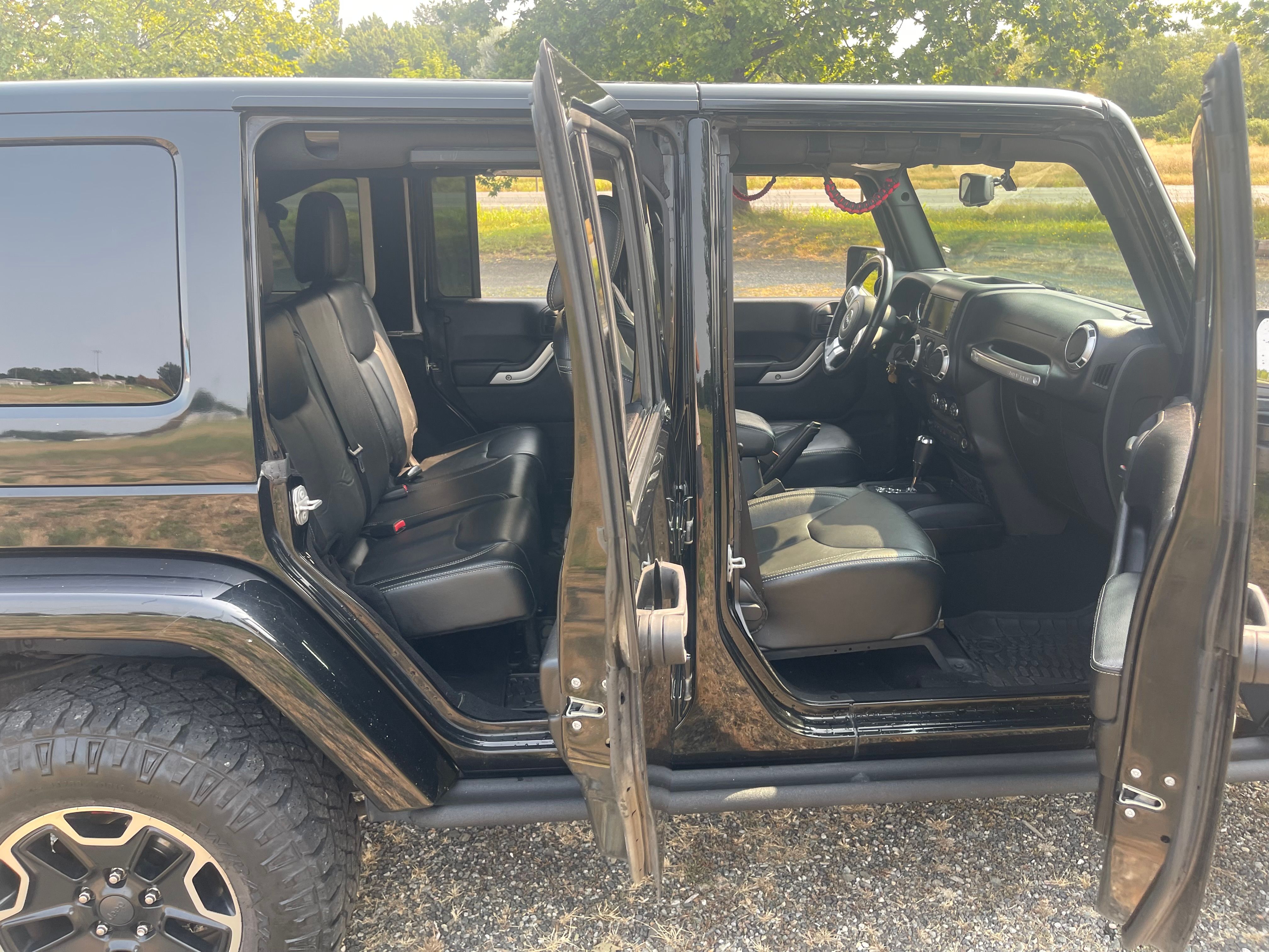 Used 2016 Jeep Wrangler Unlimited Rubicon AWD/4WD image 8