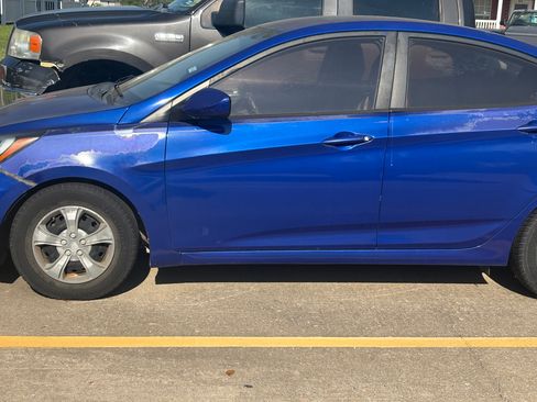 Used 2014 Hyundai Accent GLS image 9