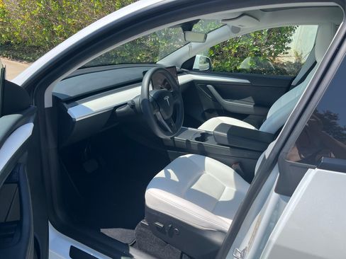 Used 2023 Tesla Model Y Long Range AWD/4WD image 15