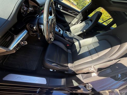 Used 2018 Porsche Panamera 4 image 19