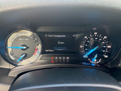 Used 2017 Ford Expedition XLT image 9