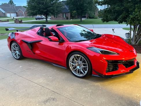 Used 2024 Chevrolet Corvette Z06 w/ Z07 Performance Package image 1