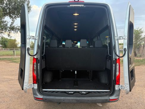 Used 2021 Mercedes-Benz Sprinter 1500 image 29