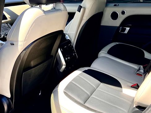 Used 2020 Land Rover Range Rover Sport HST image 20