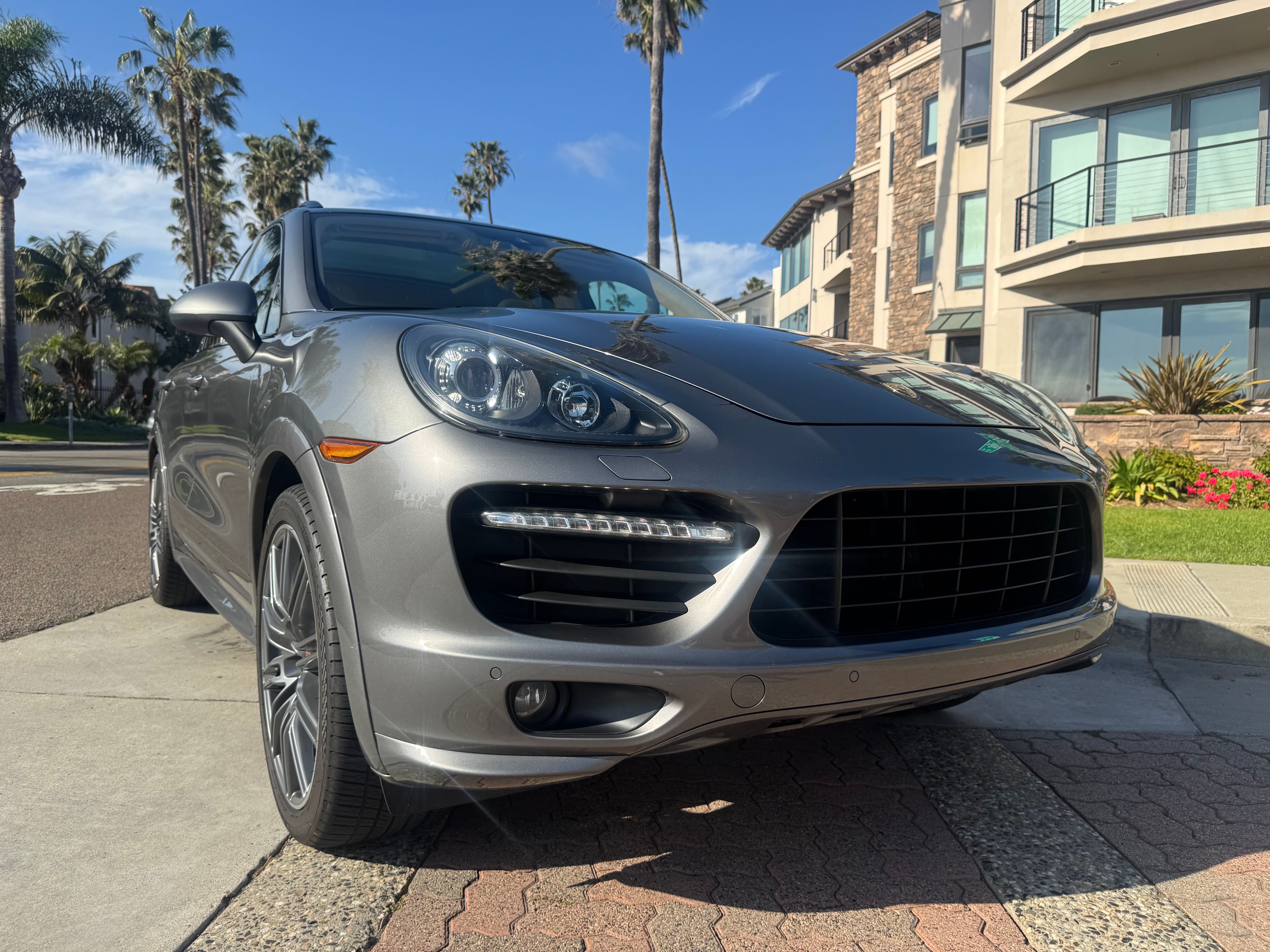Used 2014 Porsche Cayenne GTS AWD/4WD image 5
