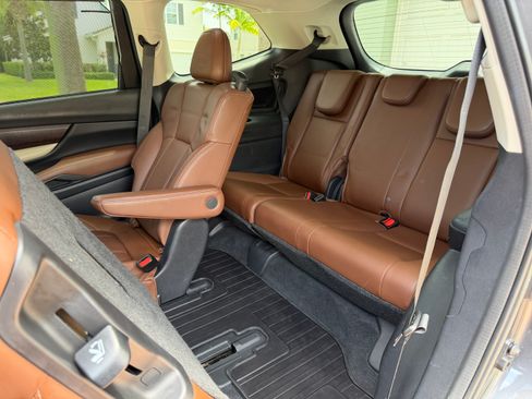Used 2020 Subaru Ascent Touring w/ Popular Package #2A AWD/4WD image 18