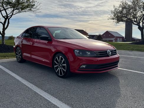 Used 2016 Volkswagen Jetta Sport image 4
