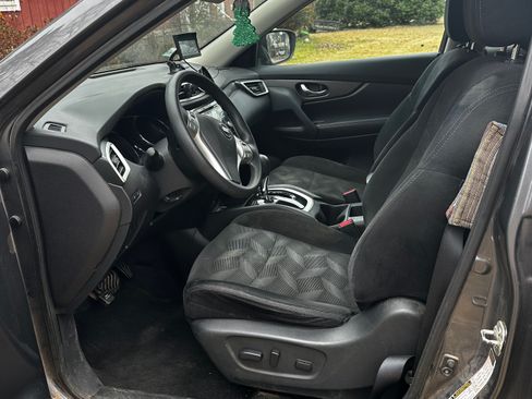 Used 2016 Nissan Rogue SV w/ SV Moonroof Package image 9