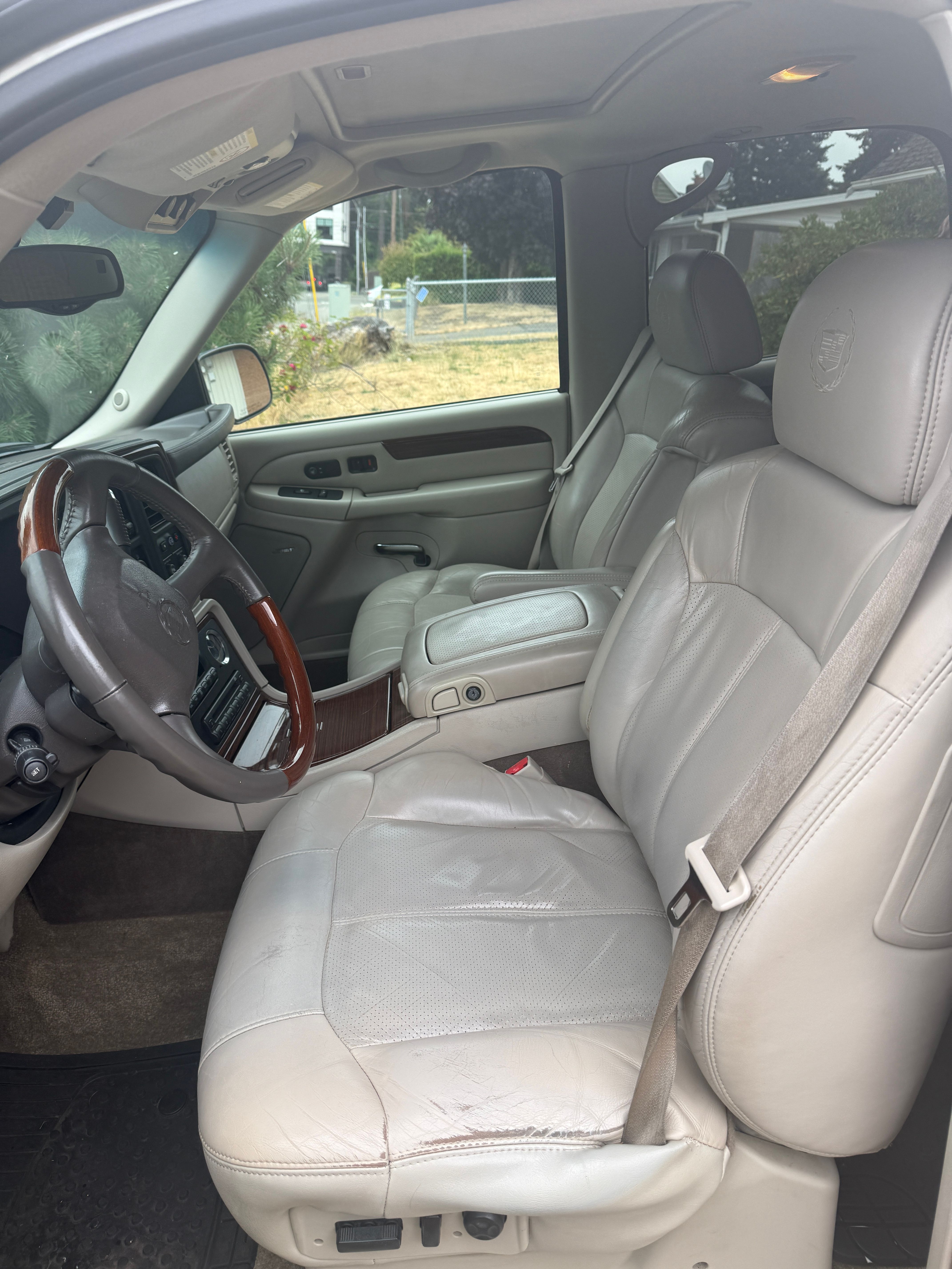 Used 2002 Cadillac Escalade AWD image 11
