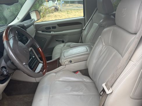 Used 2002 Cadillac Escalade AWD image 11