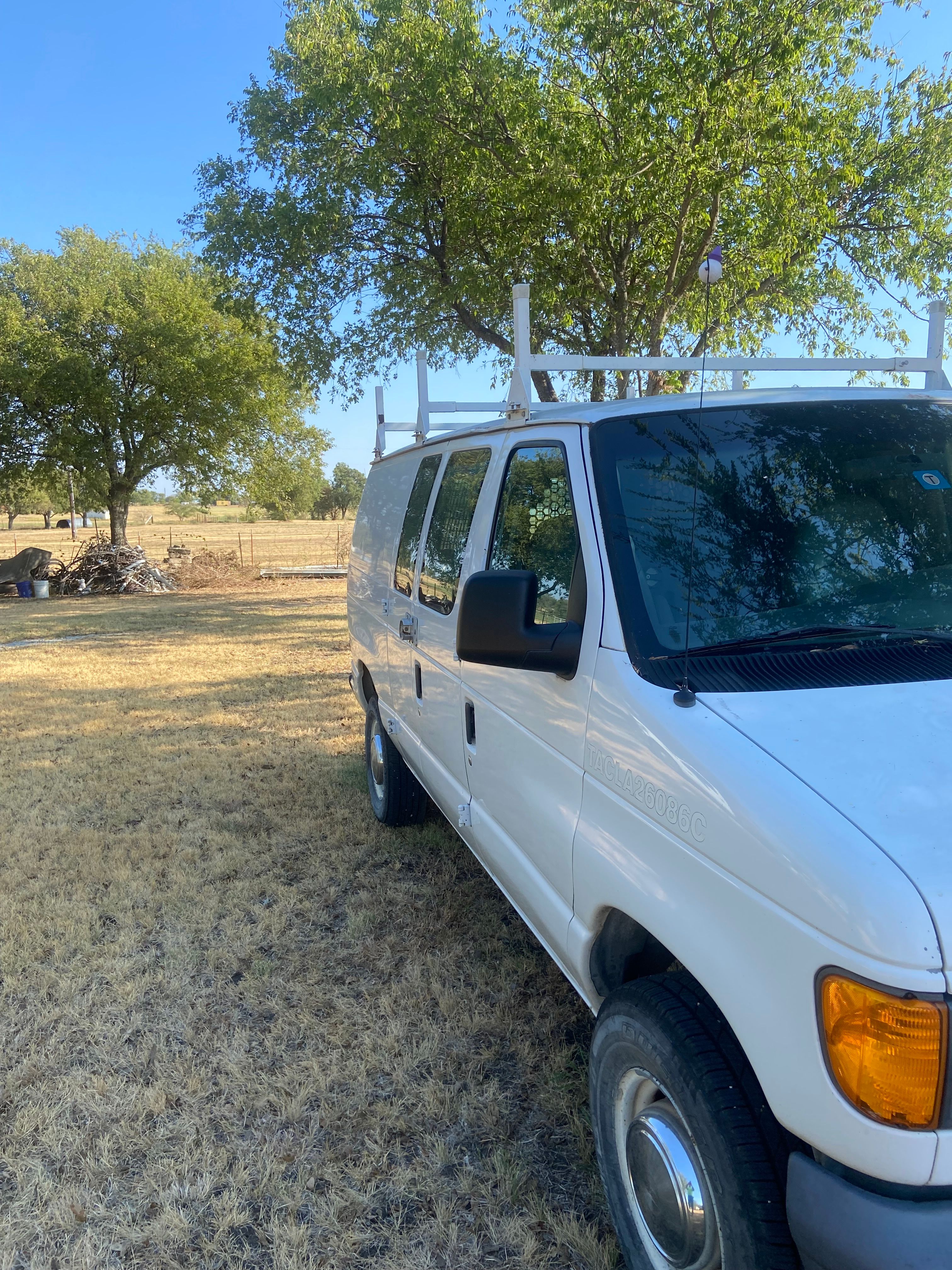 Used 2006 Ford E-250 and Econoline 250 RWD image 2