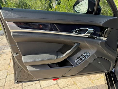 Used 2015 Porsche Panamera S RWD image 12